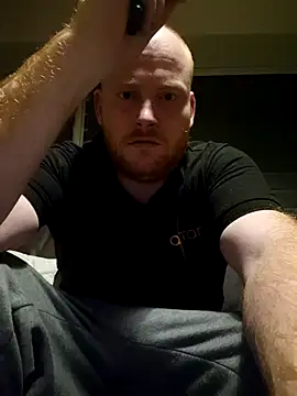 Snapshot of svenni2525 chatting on November 8, 2025, 12:22 am svenni2525 online show from November 8, 2025, 12:22 am