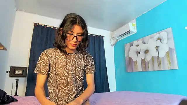 angel hasss online show from September 14, 2025, 2:44 am