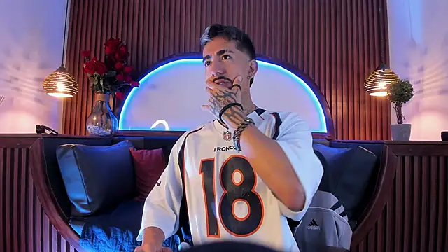 Snapshot of Donovan_Desmond chatting on January 16, 2026, 4:05 am Donovan Desmond online show from January 16, 2026, 4:05 am