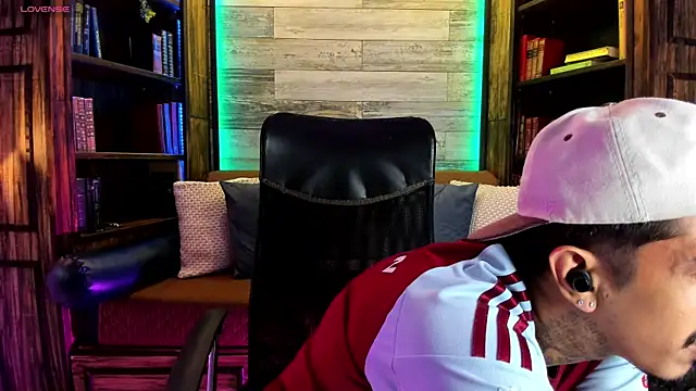 Snapshot of Donovan_Desmond chatting on February 5, 2026, 1:32 am Donovan Desmond online show from February 5, 2026, 1:32 am