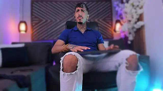 Snapshot of Donovan_Desmond chatting on February 6, 2026, 3:44 am Donovan Desmond online show from February 6, 2026, 3:44 am