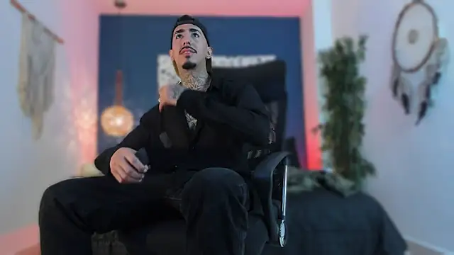 Snapshot of Donovan_Desmond chatting on February 8, 2026, 2:59 am Donovan Desmond online show from February 8, 2026, 2:59 am