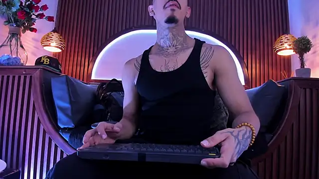 Snapshot of Donovan_Desmond chatting on February 10, 2026, 5:00 am Donovan Desmond online show from February 10, 2026, 5:00 am