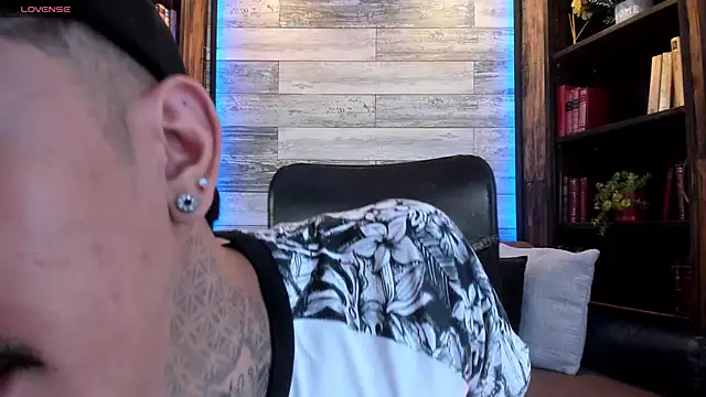 Snapshot of Donovan_Desmond chatting on February 11, 2026, 12:26 am Donovan Desmond online show from February 11, 2026, 12:26 am