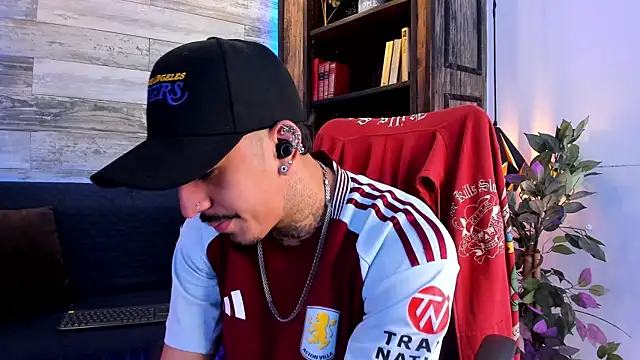 Snapshot of Donovan_Desmond chatting on February 12, 2026, 3:56 am Donovan Desmond online show from February 12, 2026, 3:56 am