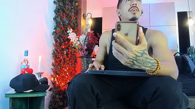 Snapshot of Donovan_Desmond chatting on February 14, 2026, 4:31 am Donovan Desmond online show from February 14, 2026, 4:31 am