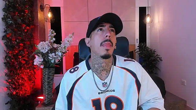 Snapshot of Donovan_Desmond chatting on February 21, 2026, 3:40 am Donovan Desmond online show from February 21, 2026, 3:40 am