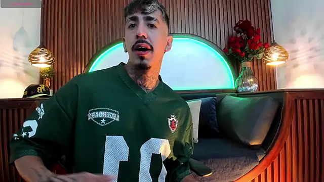 Snapshot of Donovan_Desmond chatting on February 27, 2026, 3:17 am Donovan Desmond online show from February 27, 2026, 3:17 am