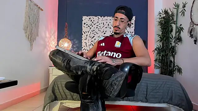 Snapshot of Donovan_Desmond chatting on March 4, 2026, 2:50 am Donovan Desmond online show from March 4, 2026, 2:50 am