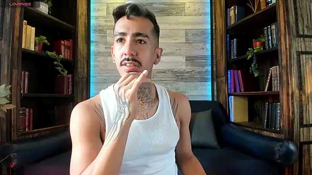 Snapshot of Donovan_Desmond chatting on May 4, 2026, 7:43 pm Donovan Desmond online show from May 4, 2026, 7:43 pm