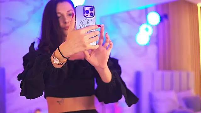 EllyLynn online show from October 7, 2025, 7:11 pm