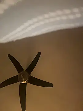 krystal fr online show from October 3, 2025, 5:21 pm