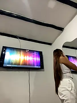 Snapshot of Sara-cooper2 chatting on October 28, 2025, 1:03 pm Sara-cooper2 online show from October 28, 2025, 1:03 pm