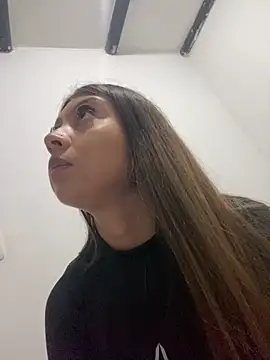 Sara-cooper2 online show from February 4, 2026, 11:09 pm