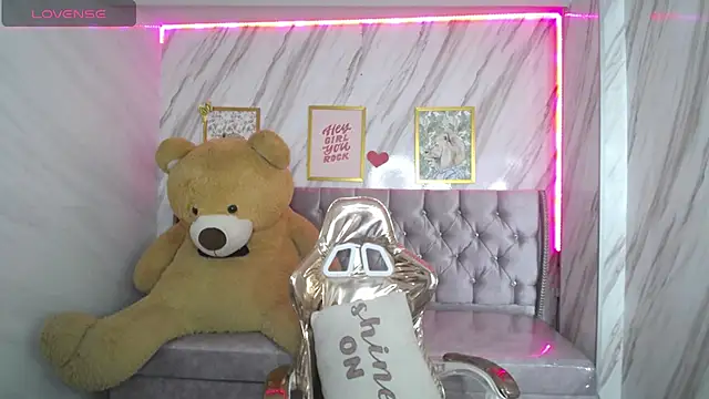 Eilyn love b online show from September 18, 2025, 12:51 pm