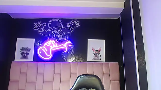 Eilyn love b online show from September 19, 2025, 12:50 pm