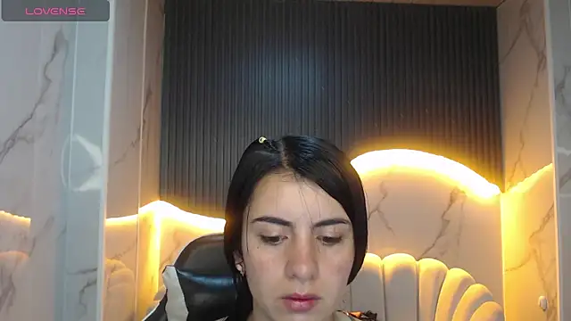 Eilyn love b online show from October 6, 2025, 12:46 pm