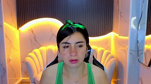 Eilyn love b online show from October 31, 2025, 12:50 pm