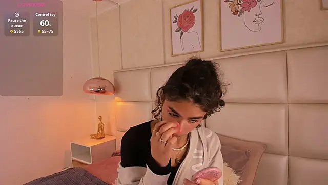 Puffy Hearts online show from October 22, 2025, 7:24 pm