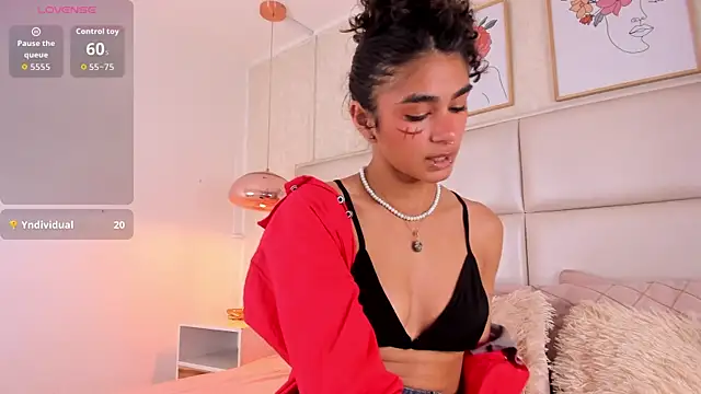 Puffy Hearts online show from October 31, 2025, 7:37 pm