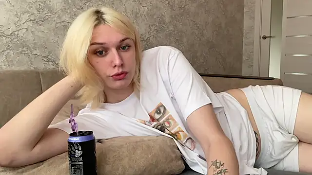 Snapshot of evelina228 chatting on October 1, 2025, 7:14 am evelina228 online show from October 1, 2025, 7:14 am