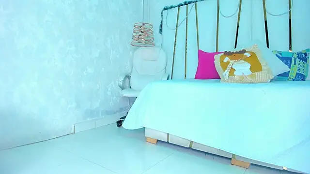 bonnie sm online show from December 5, 2025, 6:04 pm