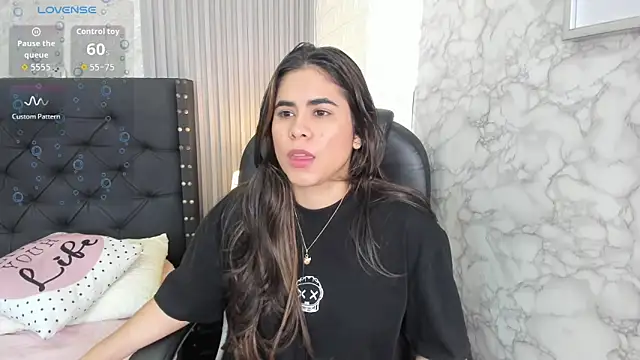 Snapshot of alicy__torres chatting on April 14, 2026, 12:11 pm alicy torres online show from April 14, 2026, 12:11 pm