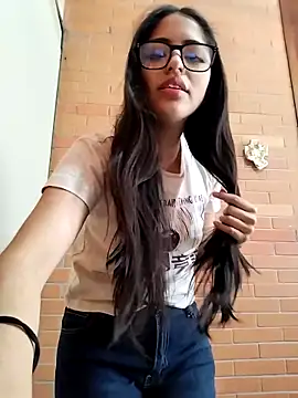 Goddesscut333 online show from November 6, 2025, 6:42 pm