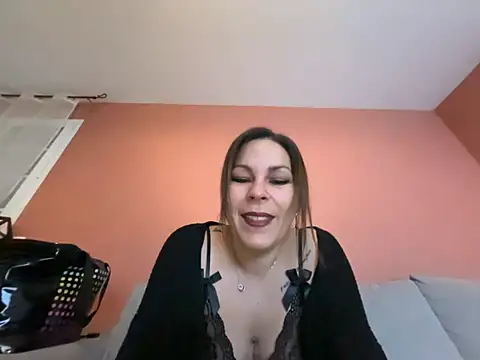 minettedusud online show from February 19, 2026, 7:26 am