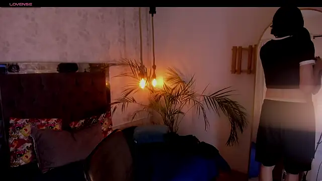 mysterius boy online show from December 21, 2025, 8:27 pm