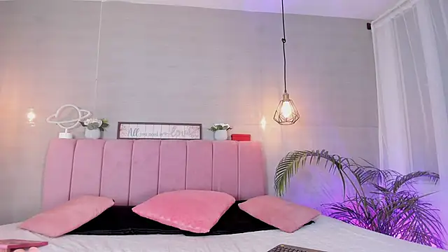 im sofii18 online show from September 26, 2025, 8:02 pm