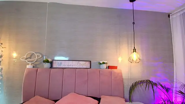 im sofii18 online show from October 20, 2025, 7:36 pm