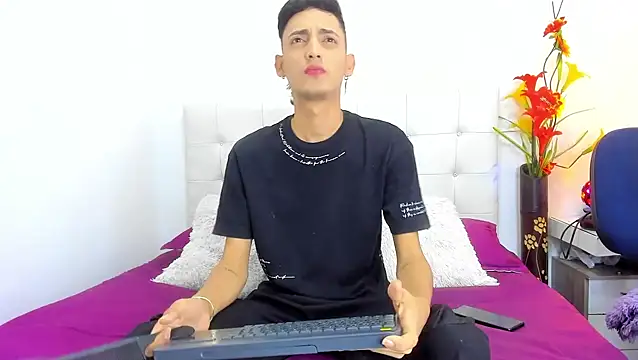 EithamDawson online show from September 17, 2025, 1:46 pm