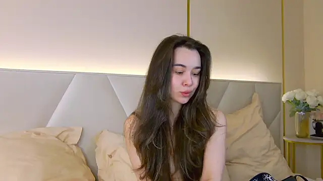 MiaMarlow online show from November 7, 2025, 8:42 pm