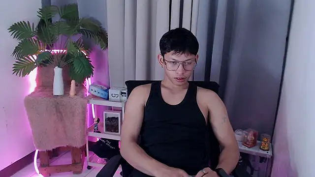 pinkcock froi2305 online show from December 15, 2025, 11:09 pm