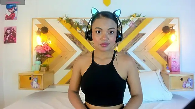 Snapshot of SoleneFontaine chatting on October 2, 2025, 12:12 pm SoleneFontaine online show from October 2, 2025, 12:12 pm