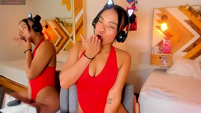 Snapshot of SoleneFontaine chatting on October 11, 2025, 11:53 am SoleneFontaine online show from October 11, 2025, 11:53 am