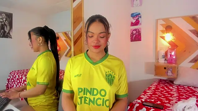 Snapshot of SoleneFontaine chatting on November 14, 2025, 11:42 am SoleneFontaine online show from November 14, 2025, 11:42 am