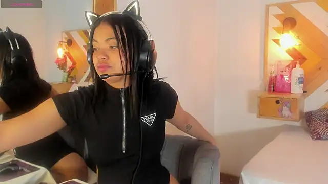 Snapshot of SoleneFontaine chatting on December 21, 2025, 5:31 pm SoleneFontaine online show from December 21, 2025, 5:31 pm