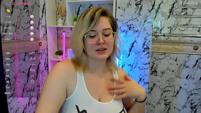 Snapshot of HelenHartt chatting on October 16, 2025, 2:34 am HelenHartt online show from October 16, 2025, 2:34 am