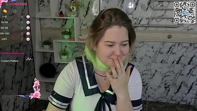 Snapshot of HelenHartt chatting on November 4, 2025, 6:01 am HelenHartt online show from November 4, 2025, 6:01 am