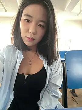 luluya1314 online show from May 2, 2026, 7:46 am
