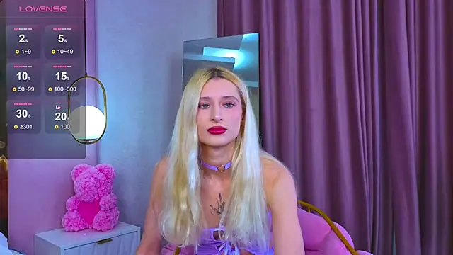 Snapshot of Monica_Leen chatting on November 7, 2025, 6:35 am Monica Leen online show from November 7, 2025, 6:35 am