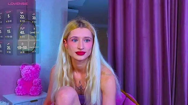 Snapshot of Monica_Leen chatting on November 8, 2025, 6:24 am Monica Leen online show from November 8, 2025, 6:24 am