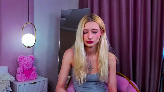 Snapshot of Monica_Leen chatting on November 18, 2025, 6:29 am Monica Leen online show from November 18, 2025, 6:29 am