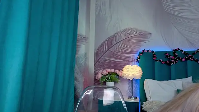 Snapshot of Monica_Leen chatting on November 22, 2025, 6:34 am Monica Leen online show from November 22, 2025, 6:34 am