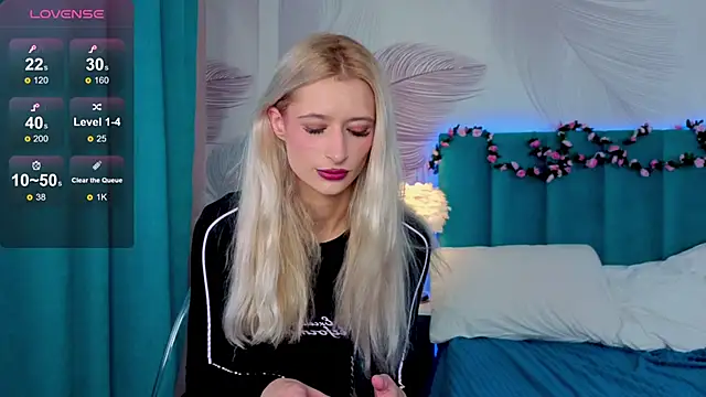 Snapshot of Monica_Leen chatting on November 26, 2025, 6:25 am Monica Leen online show from November 26, 2025, 6:25 am