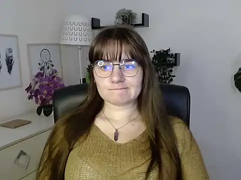 Julie Diamond online show from September 22, 2025, 12:40 pm