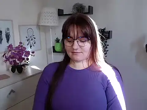 Julie Diamond online show from October 10, 2025, 12:37 pm