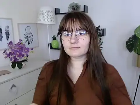 Julie Diamond online show from October 16, 2025, 12:28 pm